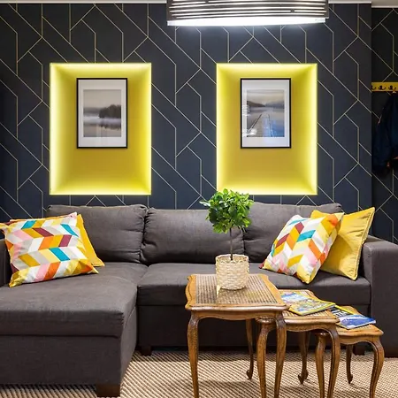 Victus Elegant Close To The By Renters דירה